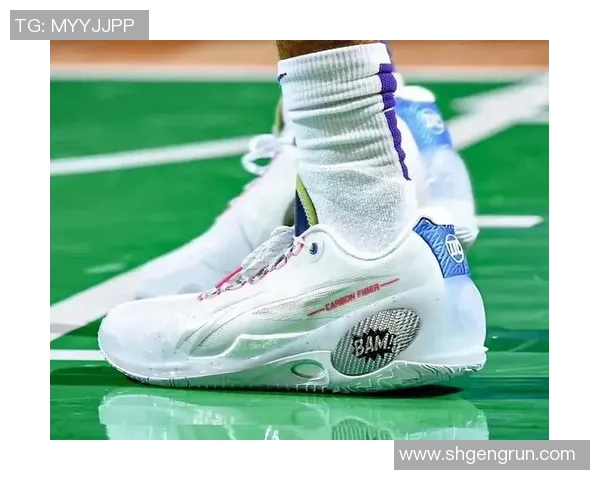 一周球星球鞋上脚精选 足球场上最炫目鞋款展示