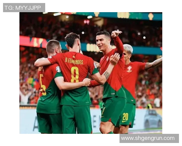 中国足球队球星风采展示：领军人物与未来之星齐聚一堂